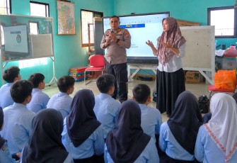 AKP Totok saat memberikan edukasi 