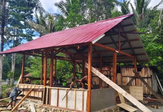 Pengerjaan Rumah Layak Huni, program TMMD ke-129 Kodim 1807/Sorong Selatan