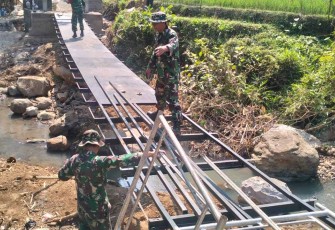 Pembangunan jembatan di desa Tawangrejo