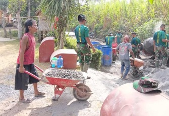 Antusias warga percepat pembangunan rabat beton