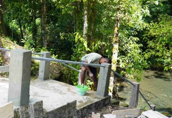 Benahi akses menuju air terjun di Kampung Sesor