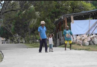 Warga Kampung Sesor menikmati jalan cor 