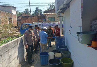 Dropping air bersih di Kecamatan Panggul
