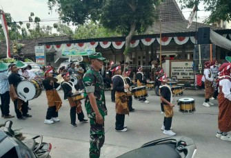 Kirab budaya dan hasil bumi