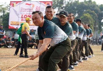 Danrem 083/Bdj Kolonel Inf Wahyu Ramadhanus Suryawan gelorakan lomba tarik tambang
