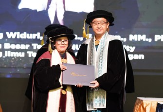 Di Era AI, Siapa Penjaga Integritas Audit? Ini Jawaban Prof. Rindang Widuri dalam Pengukuhan Guru Besar BINUS University