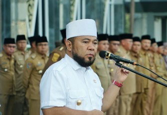 Gubernur Bengkulu Helmi Hasan 