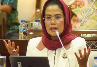 Anggota Fraksi PDIP yang juga Ketua Komisi E DPRD Jatim Sri Untari Bisowarno