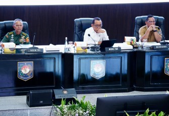 Kepala Staf Umum TNI Letjen TNI Richard Tampubolon selaku Wakil Ketua I Satuan Tugas (Satgas) menghadiri Rapat Koordinasi dalam rangka percepatan pelaksanaan Rehabilitasi dan Rekonstruksi Pasca Bencana Alam di Wilayah Sumatera