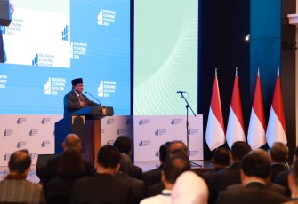 Presiden Prabowo Subianto memberikan pemaparan dalam Economic Outlook 2026 di Jakarta, Jum'at (13/2)
