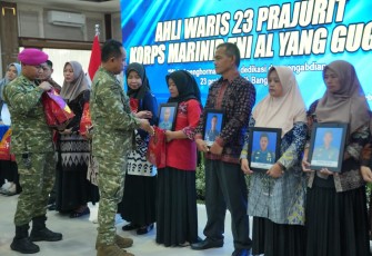 Panglima TNI Hadir Kuatkan Keluarga Prajurit Marinir yang Gugur