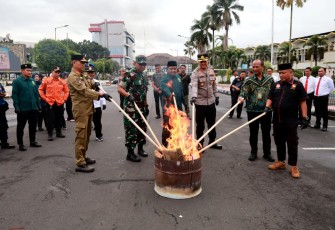 Pemusnahan miras di Polres Jember 