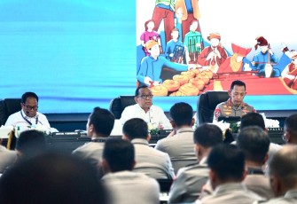 Menko PMK Pratikno saat rakor persiapan idulfitri di STIK, Jakarta, Selasa (2/3)