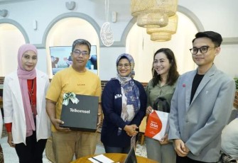 Kunjungan Direktur Utama Telkom Dian Siswarini (tengah) ke GraPARI Pahlawan Semarang, Rabu (4/3)