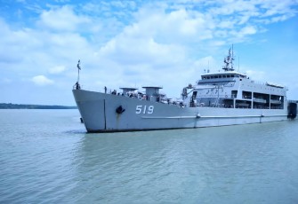 TNI AL Siagakan Ratusan Prajurit dan Kapal Perang Kawal Kelancaran Arus Balik di Pelabuhan Ketapang 