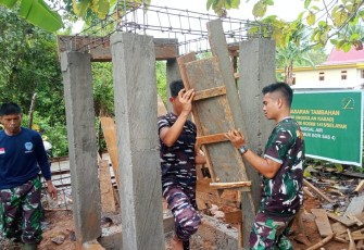 Personel TNI AL berjibaku pengerjaan sasaran fisik 