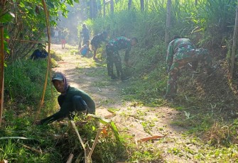 Pembersihan jalan di Dusun Klagin
