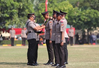 Anak Buruh Tani Jadi Lulusan Terbaik Predikat Cendekia Bintara Kemampuan Brimob di SPN Polda Jatim