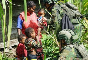 Patroli Satgas Marinir di Papua, Hadirkan Keamanan dan Kebahagiaan Bagi Masyarakat 