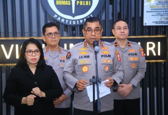 Kadivhumas Polri Irjen Pol. Johnny Eddizon Isir