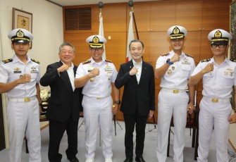 Komandan KRI GNR-332 Kunjungi Pejabat Pemerintah dan Militer di Yosaka Jepang 
