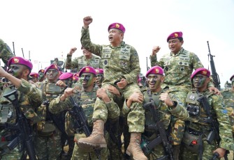 Kasad Dikukuhkan sebagai Warga Kehormatan Korps Marinir TNI AL