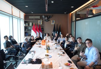 Menteri Ekonomi Kreatif, Teuku Riefky Harsya, menerima audiensi jajaran penyelenggara Jakarta Dessert Week (JDW) 2026 di Kantor Kementerian Ekraf, Jakarta, Kamis (6/8/2026)
