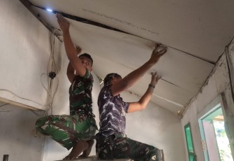 Pemasangan plafon RTLH