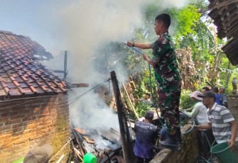Kebakaran Melanda Rumah Warga Glonggong