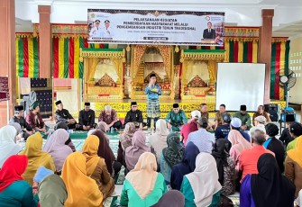 Bupati Karimun Buka Kegiatan Pemberdayaan Masyarakat Melalui Pengembangan Industri Tenun Tradisional 