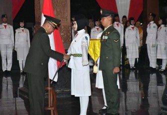 Dandim Ponorogo Pembina Upacara pada Pengukuhan Paskibraka Kab. Ponorogo