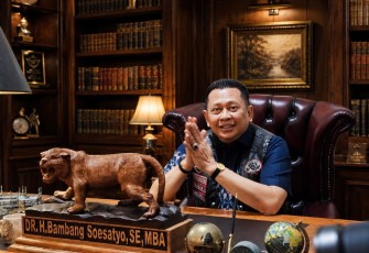 Bambang Soesatyo Anggota DPR RI/Ketua MPR RI ke-15/Ketua DPR RI ke-20/Ketua komisi III DPR RI ke-7/Dosen Pascasarjana (S3) Ilmu Hukum Universitas Borobudur, Universitas Jayabaya dan Universitas Pertahanan (Unhan)