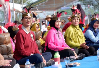 Ketua Persit KCK Cab. XV Dim Pacitan Ny Cita Rudi Ariyanto