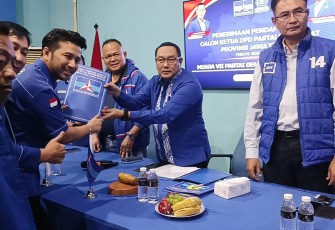 - Wakil Gubernur Jawa Timur Emil Elestianto Dardak secara resmi mengembalikan formulir pendaftaran calon Ketua DPD Partai Demokrat Jawa Timur. Penyerahan dilakukan di Kantor DPD Partai Demokrat Jatim