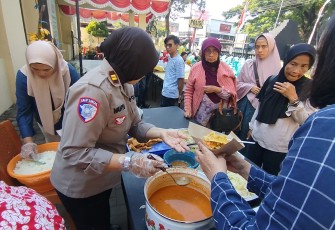 MBG dan Cek Kesehatan Gratis Polresta Malang Kota Menyapa Warga di Polsek Blimbing