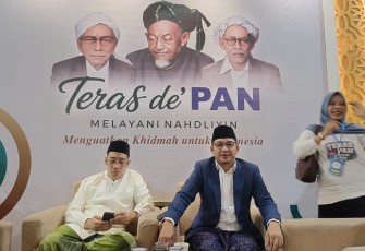 PAN Jatim Dirikan Posko 'Teras de PAN', Dekat Makam Mbah Wahab, Muktamirin Berebut Foto Bareng Pasha Ungu