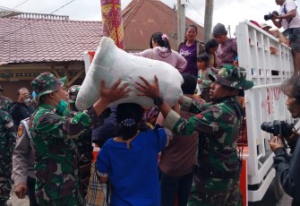 Gerak Cepat, Prajurit Kodim 0205/TK Korem 023/KS Siaga Antisipasi Erupsi Gunung Sinabung