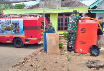 Kodim 0806/Trenggalek Kerahkan Water Tank Bantu Warga Krisis Air