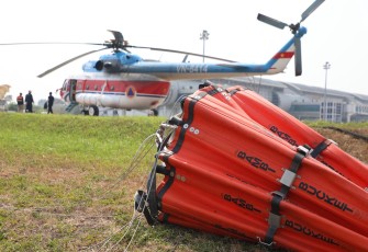 Helikopter water bombing dikerahkan oleh BNPB untuk memadamkan api pada karhutla di Provinsi Jambi. Pada Kamis (3/9), total luas lahan yang berhasil dipadamkan oleh helikopter water bombing mencapai enam hektare