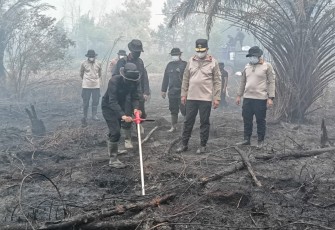 Polda Kalteng Optimalkan Serbuk Tepung Singkong "Hertindo AF31", Untuk Padamkan Bara di Lahan Gambut