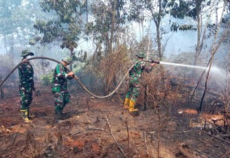 Satgas Darat Lanud Sjamsudin Noor Pantang Pulang Sebelum Bara Terkendali