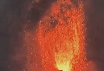 Erupsi Gunung Anak Krakatau 