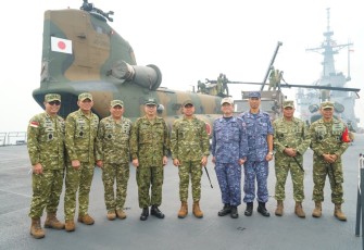 Panglima TNI Jenderal TNI Agus Subiyanto meninjau kapal perang Jepang JS Kunisaki (LST-4003) di Dermaga Kijing, Kabupaten Mempawah, Kalimantan Barat, Kamis (10/9/2026)