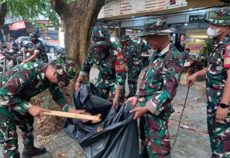 Kodim 0315/Tanjungpinang Gelar Karya Bhakti Bersihkan Pasar Bintan Center