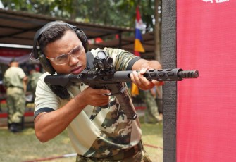 Peserta lomba tembak Piala Panglima TNI 2026 di Cilidong, Jumat (18/9)
