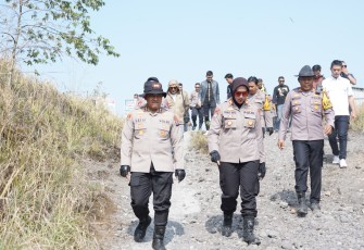 Polres Kediri Siagakan Ratusan Personel Gabungan di Lereng Kelu