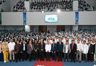 Wamendikdasmen, Fajar Riza Ul Haq, saat memberikan Kuliah Kebangsaan di Universitas Muhammadiyah Bandung, Kota Bandung, Senin (21/9).