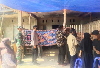 Evakuasi Warga Meninggal Dunia Terjatuh Dari Pohon di Arjosari