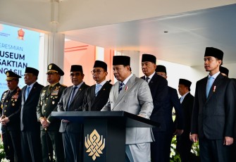 Panglima TNI Jenderal TNI Agus Subiyanto bersama Wakil Panglima TNI Jenderal TNI Tandyo Budi R dan para Kepala Staf Angkatan menghadiri Upacara Peringatan Hari Kesaktian Pancasila Tahun 2026 yang dipimpin Presiden RI Prabowo Subianto di Monumen Pancasila Sakti