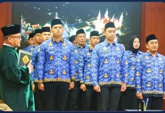 Sekda Prov Kepri Misni Lantik PNS dan Pejabat Fungsional Pemprov Kepri :Tekankan Pentingnya Peningkatan Kualitas Diri dan Semangat Melayani